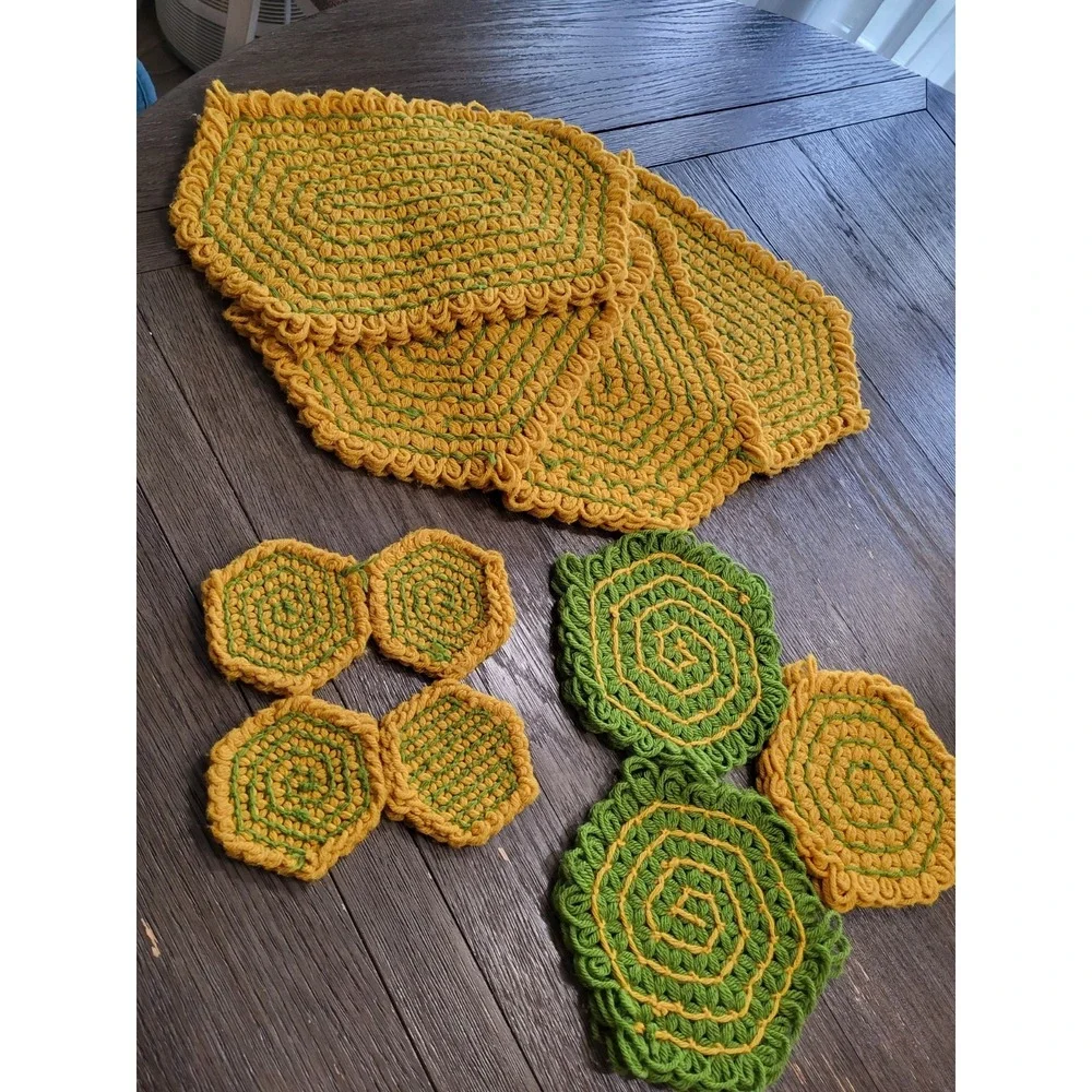 Vintage 70s Handmade Style Crochet Thick Daisy Green&Yellow Placemats 10x16